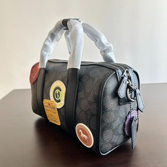 Coach men's pillow bag, size 24 x 14 x 11cm - Picture 3 of 8